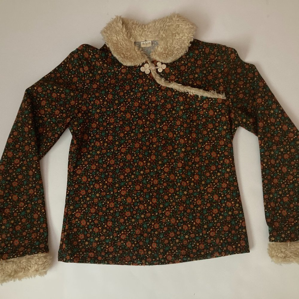 Unique printed small floral top with diagonal opening